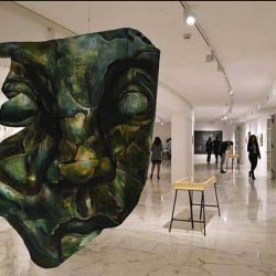 Incidenti di Viaggio, maschera in carta dipinta ad olio. 150 x 130 cm. 2018